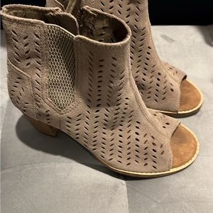 TOMS peep toe bootie size 6